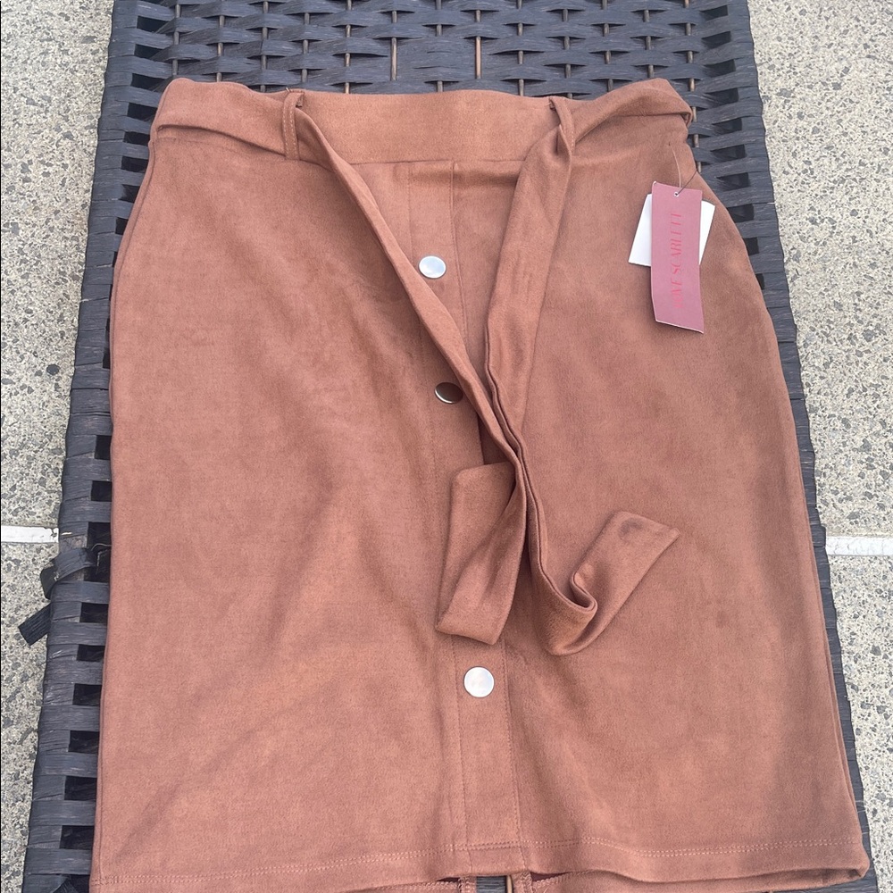 Elegant Tan Midi Skirt with Button‎ Detail